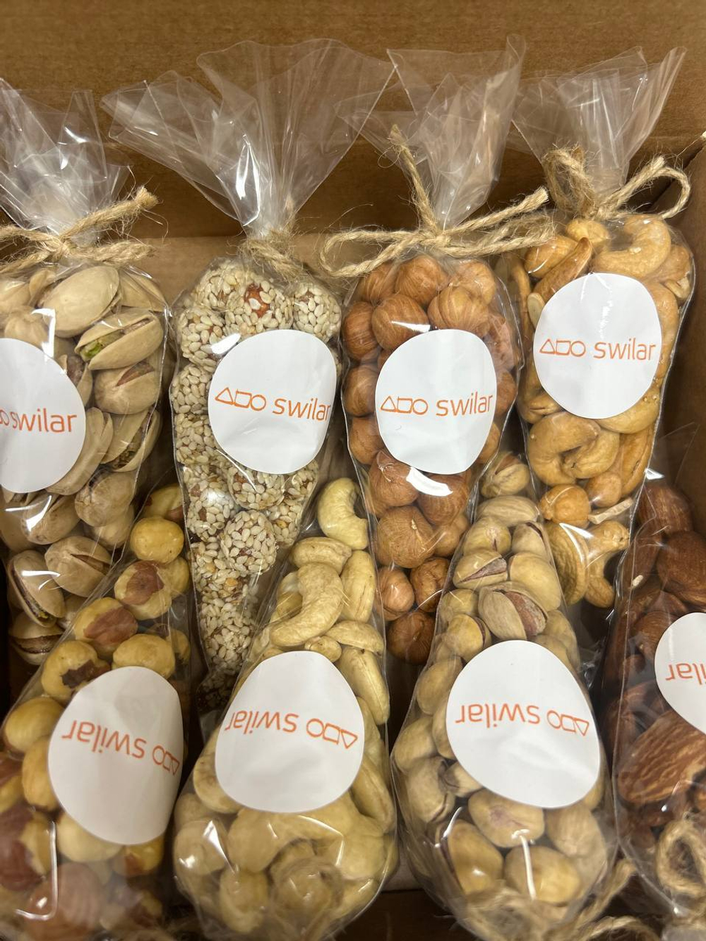 Корпоративный подарок с орехами сотрудникам и партнерам