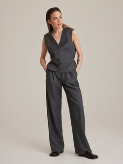 Жилет из итальянской шерсти серый