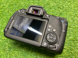 Canon EOS 77D 2.100 кадров