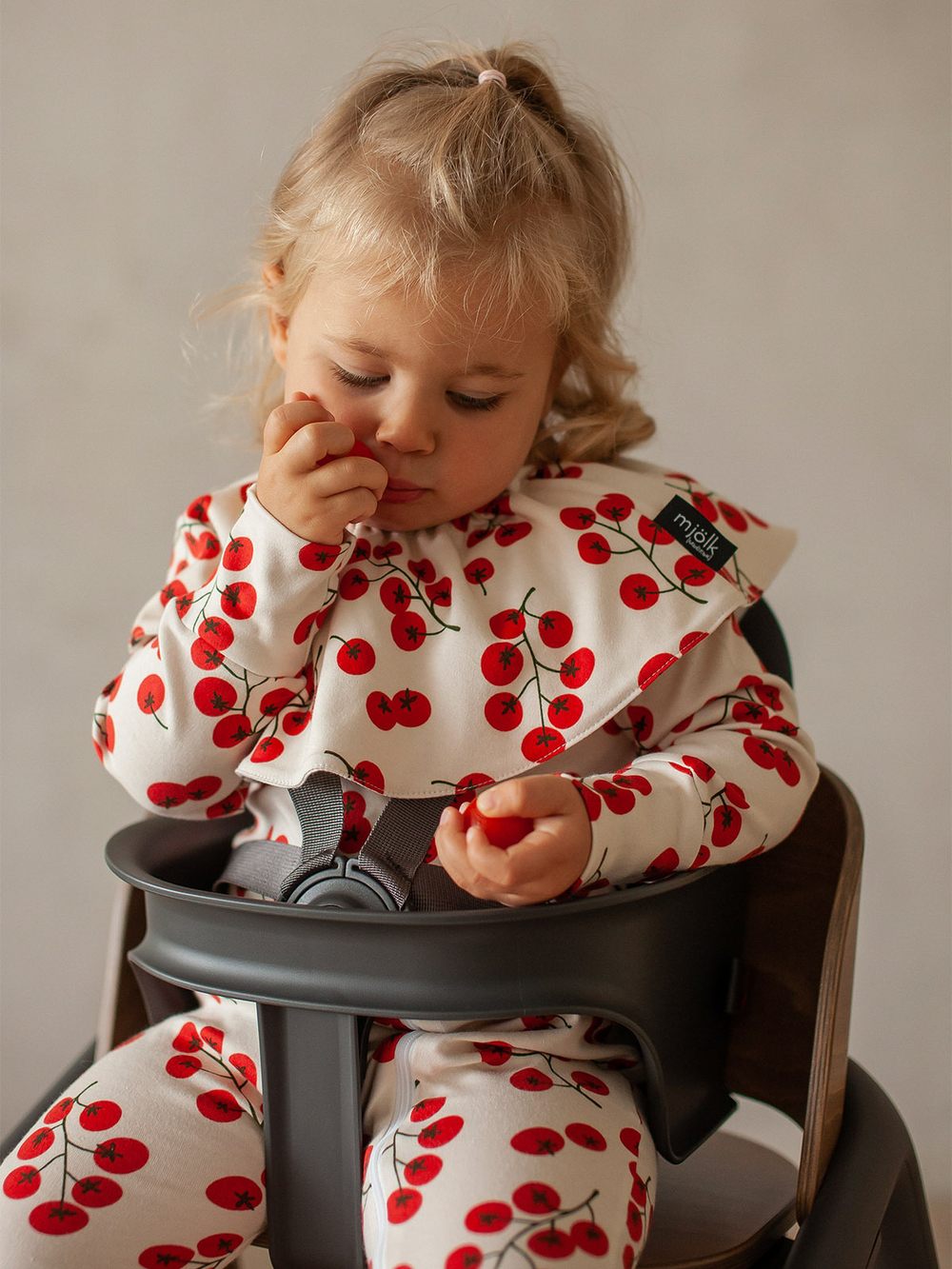 Комбинезон Mjölk Sleep and Play Cherry Tomatoes, на манжетах