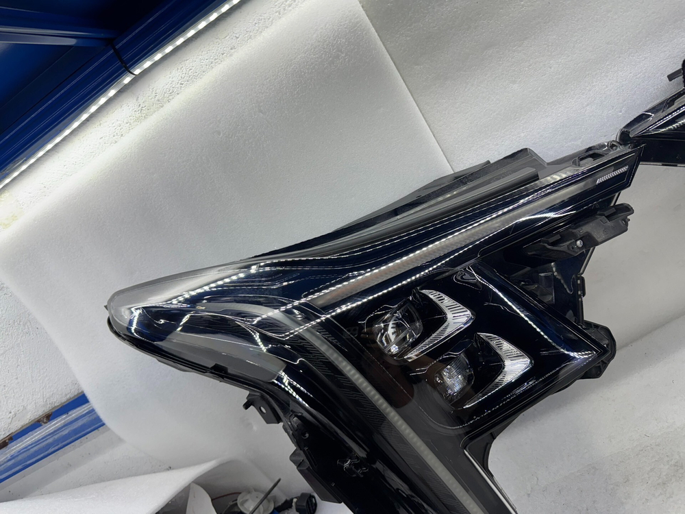Оригинальная фара Cadillac CT5,