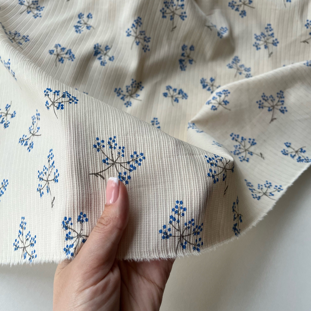 Фактурный хлопок Незабудки на светлом фоне