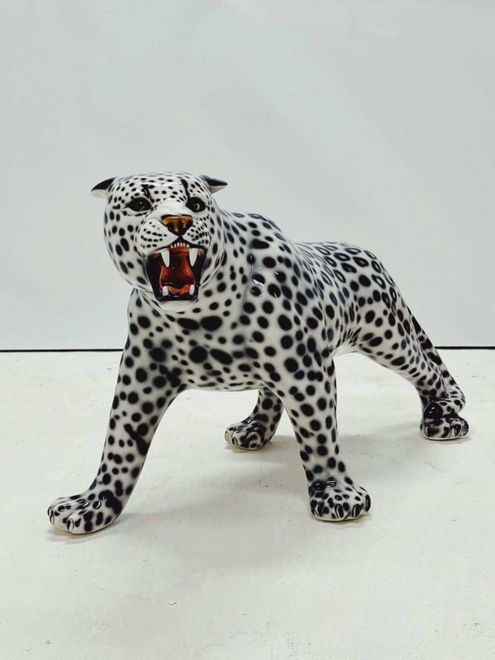 Boxer Статуэтка "Снежный Барс"