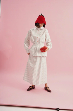 Баска фигурная, зеленая полоска на персиковом