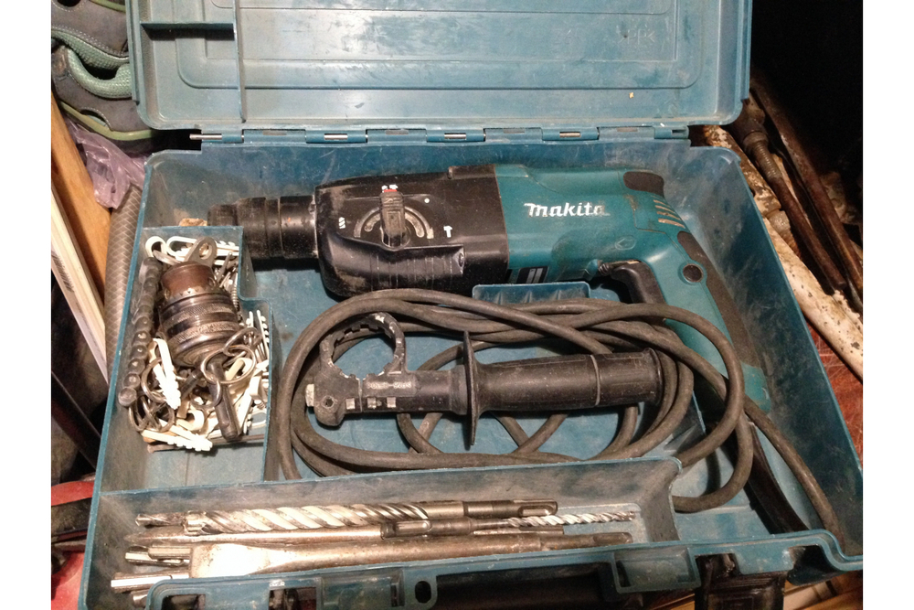 Перфоратор Makita HR2470