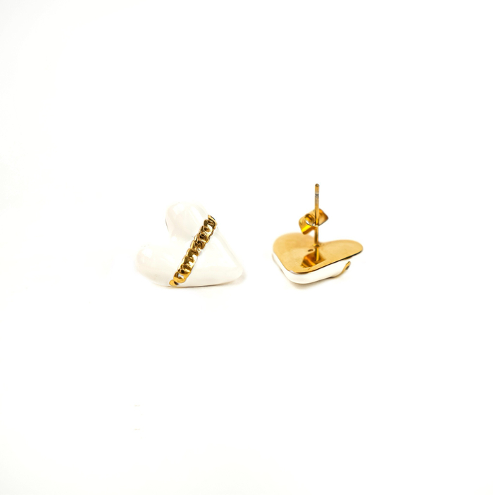 Серьги СЕРДЦА в белом цвете gold