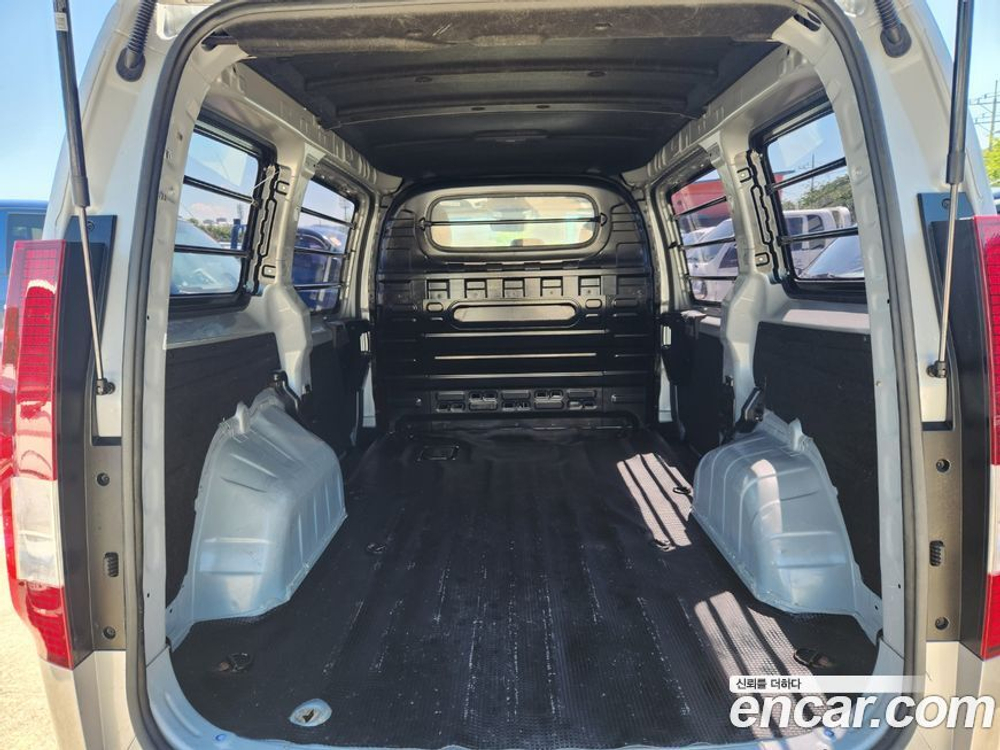 Hyundai Staria Cargo 3-х местный (07.2021)