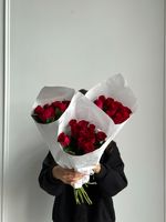 Охапка одноголовых роз в красном оттенке 10 шт