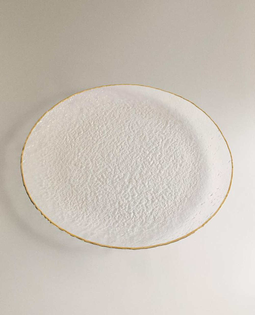 ZARA HOME СЕРВИРОВОЧНАЯ ТАРЕЛКА ИЗ РЕЛЬЕФНОГО СТЕКЛА С ЗОЛОТИСТОЙ КРОМКОЙ, ПРОЗРАЧНЫЙ
