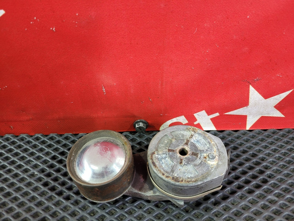 Ролик натяжитель приводного ремня