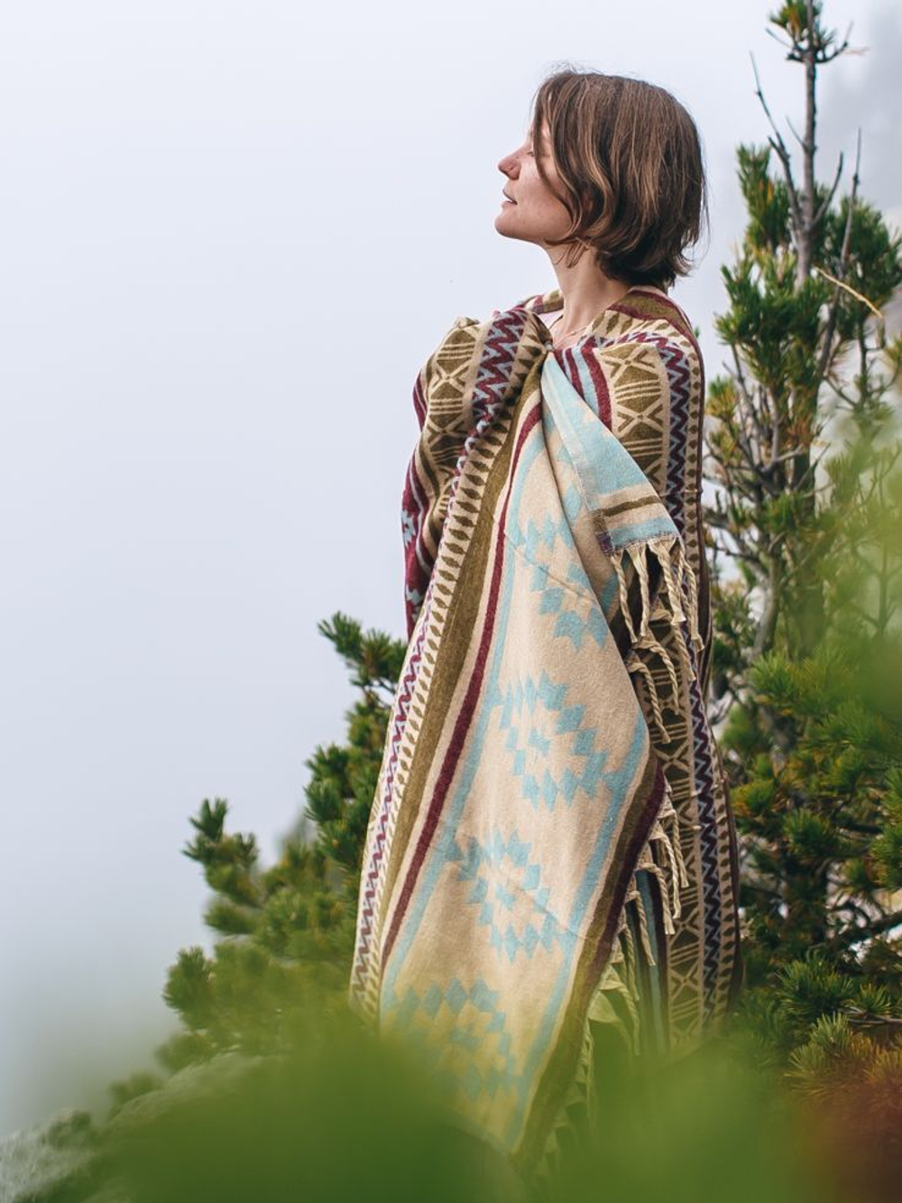 Теплый палантин с орнаментом