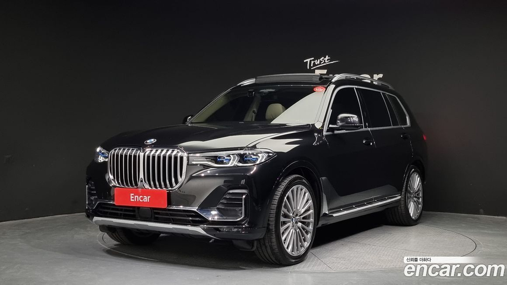 BMW X7 (G07) xDrive 40i Design Pure Excellence 7-и местный (01.2022)