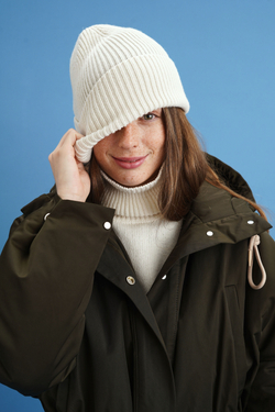 Шапка из кашемира с мериносом молочного цвета