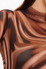 23399 Водолазка женская (бежево-коричневый принт)