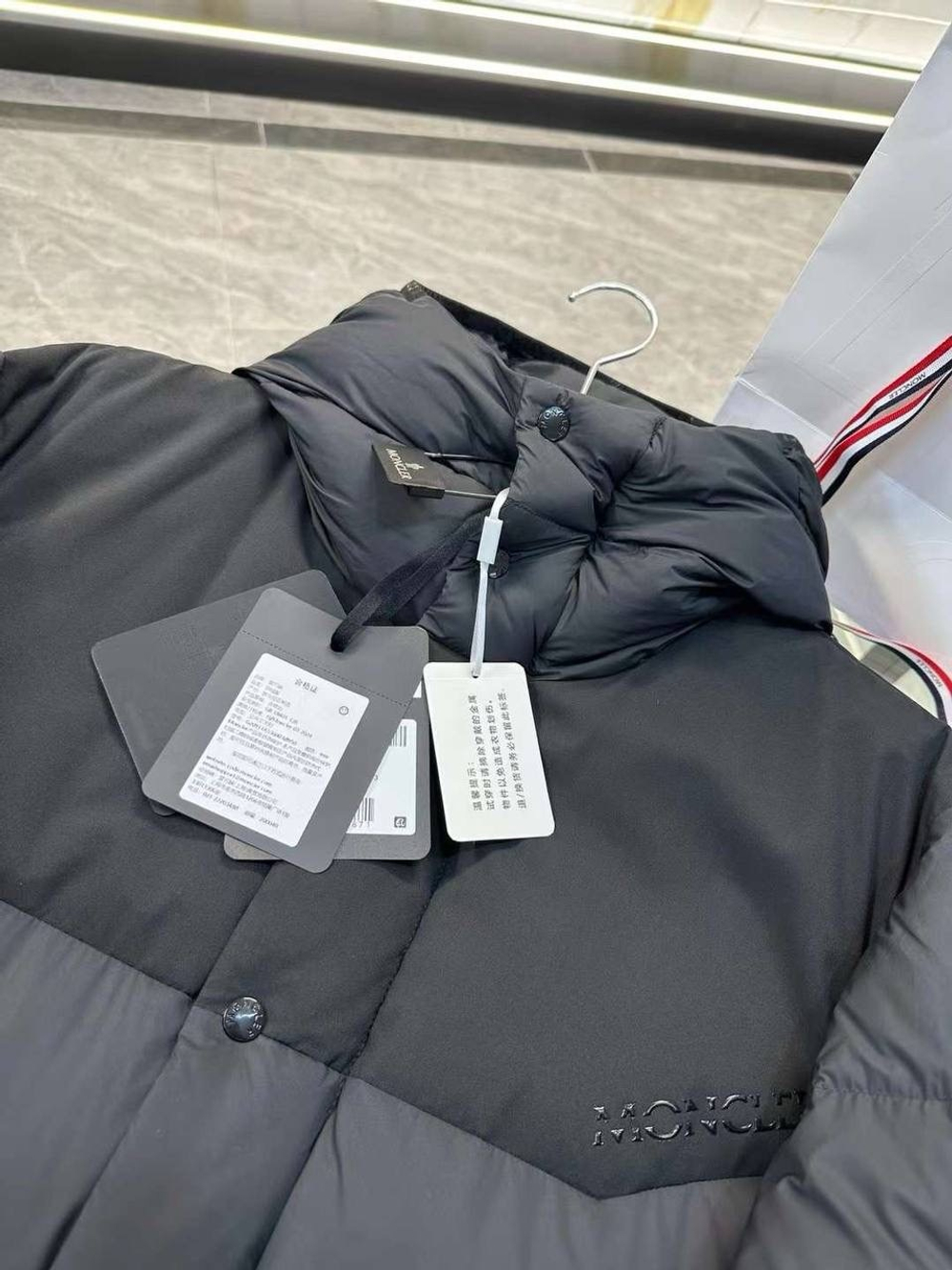 Пуховик Moncler