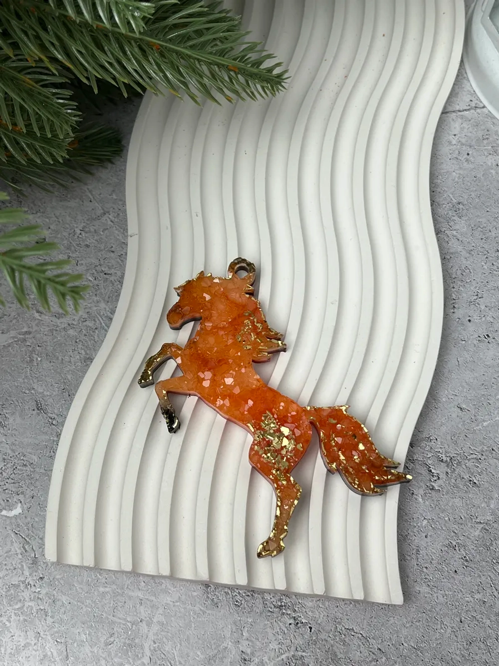 Новогодняя елочная игрушка Лошадка на дыбах