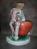Статуэтка. Фарфор. Докторское наслаждение. Capodimonte. Италия
