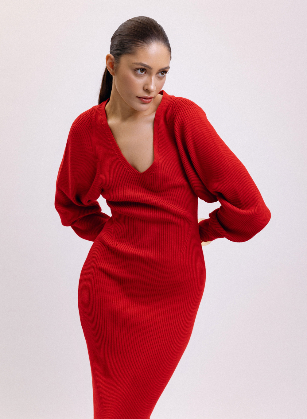 Платье макси с вырезом