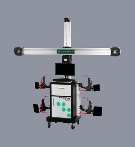 EASYRAY 500 - LS AC400 - Максимальная комплектация. Имеет лифтовую стойку, чтобы облегчить использование на подъёмнике или в яме, и закрытую мобильную тумбу, которую удобно брендировать. Трехточечные колесные адаптеры подходят для колес диаметром от 460 до 1110 мм c мишенями HD (технология Stealth).