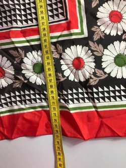 Платок яркий