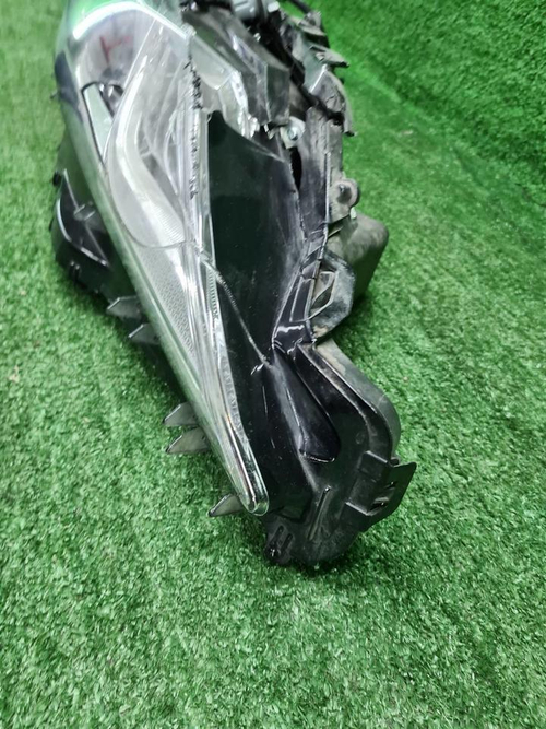 Битая Фара правая Toyota Camry xv70 (2017-н.в.) LED