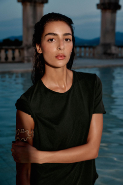 ZARA ФУТБОЛКА ИЗ ТКАНИ С ЭФФЕКТОМ ПОТЕРТОСТИ, УГОЛЬНЫЙ