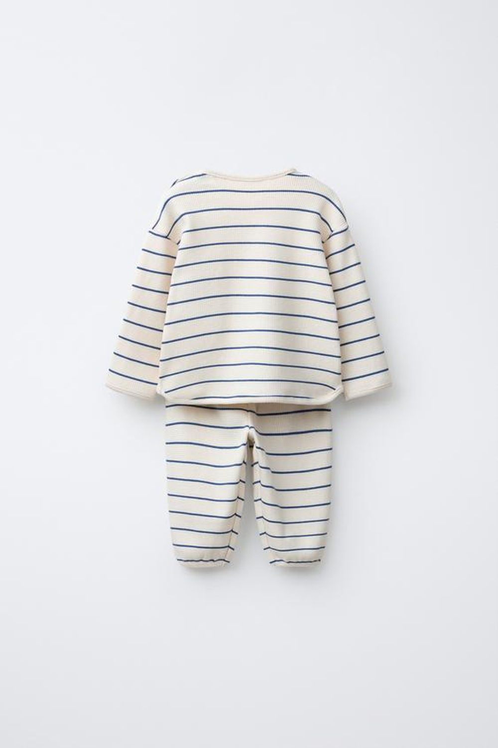 ZARA КОМПЛЕКТ ИЗ ФУТБОЛКИ И ВАФЕЛЬНЫХ ДЖОГГЕРОВ WAYAS, ЭКРЮ/СИНИЙ