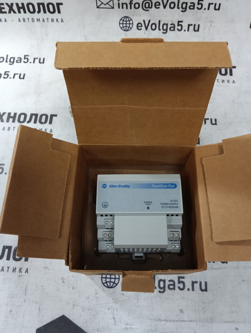 Allen-Bradley 2711P-RSACDIN новое