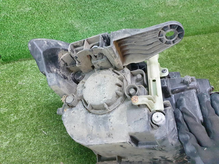 Битая Фара левая Genesis G70 (2017-2021) LED