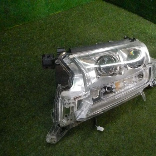 Битая Фара левая Toyota Land Cruiser 200 (2015-2021) LED