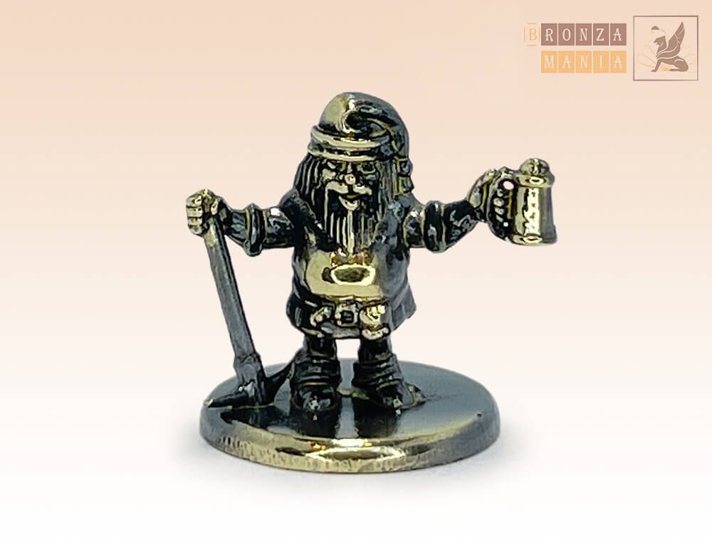 фигурка Гномик с киркой и пивом