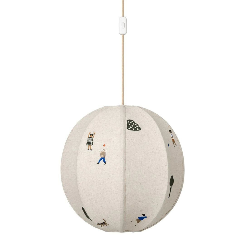Нежный подвесной светильник в виде круглого абажура с минималистичными рисунками людей и деревьев.