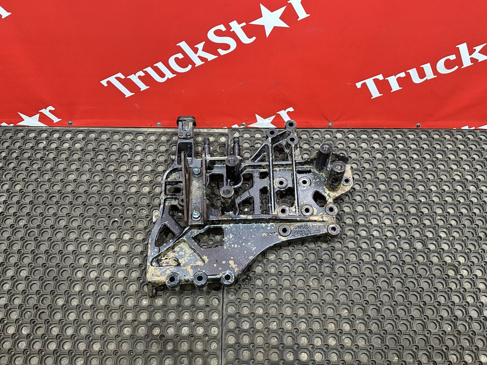 Кронштейн буксировочный левый 2023г