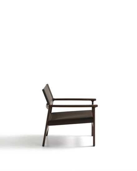 Кресло Jan из переработанной кожи темно-коричневого цвета и ясеня в ореховом цвете