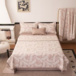 Комплект постельного белья на резинке с покрывалом «Романтичные листья»