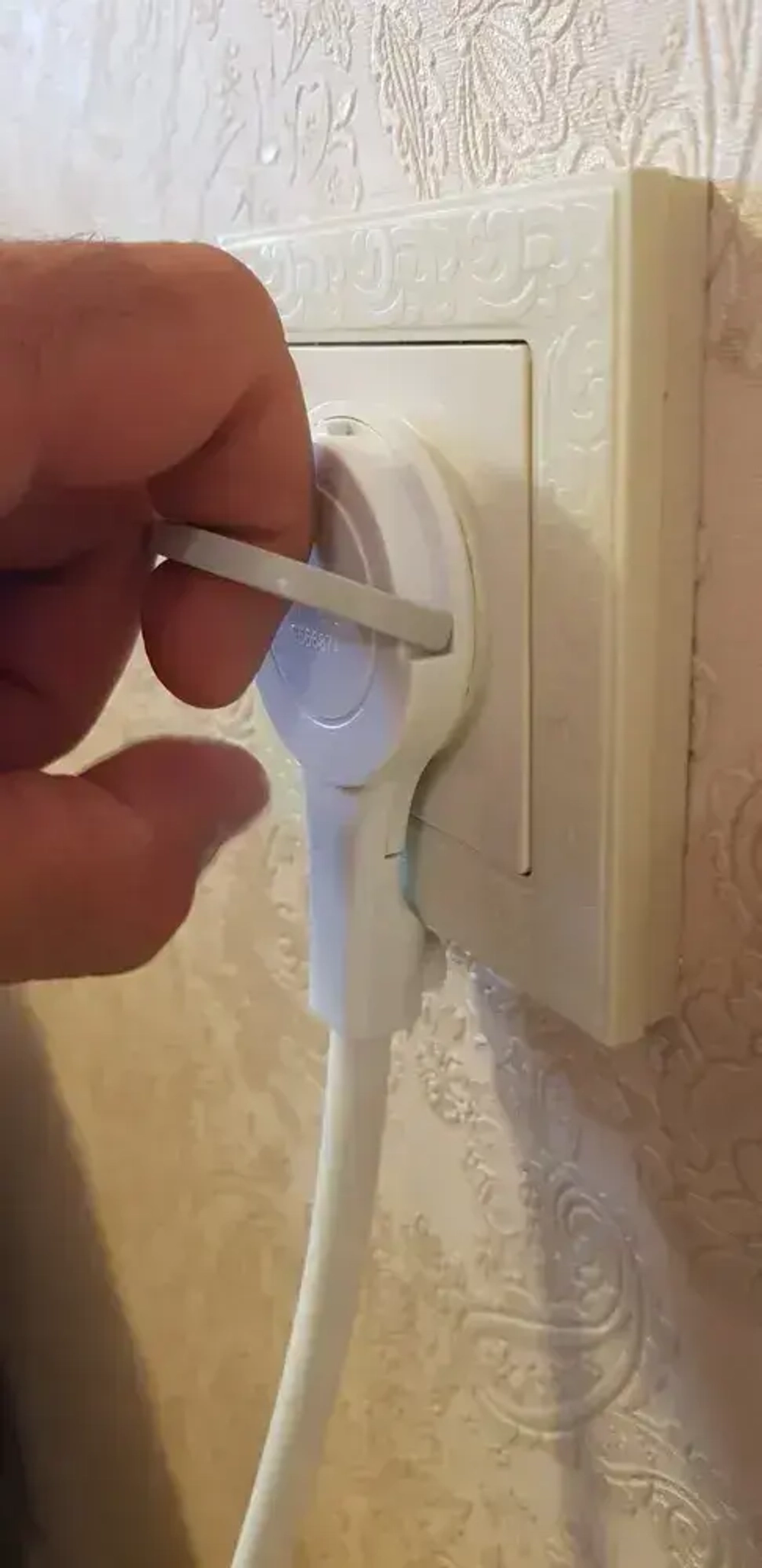 Удлинитель электрический с выключателем плоской потайной вилкой С кольцом (за шкаф) 3 розетки 1.5Метра вилкой (за шкаф) Сетевой фильтр бытовой (удлинитель)