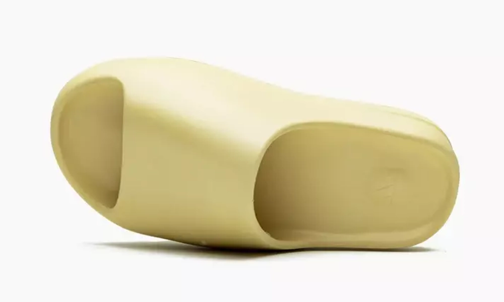 Yeezy Slides 'Desert Sand'