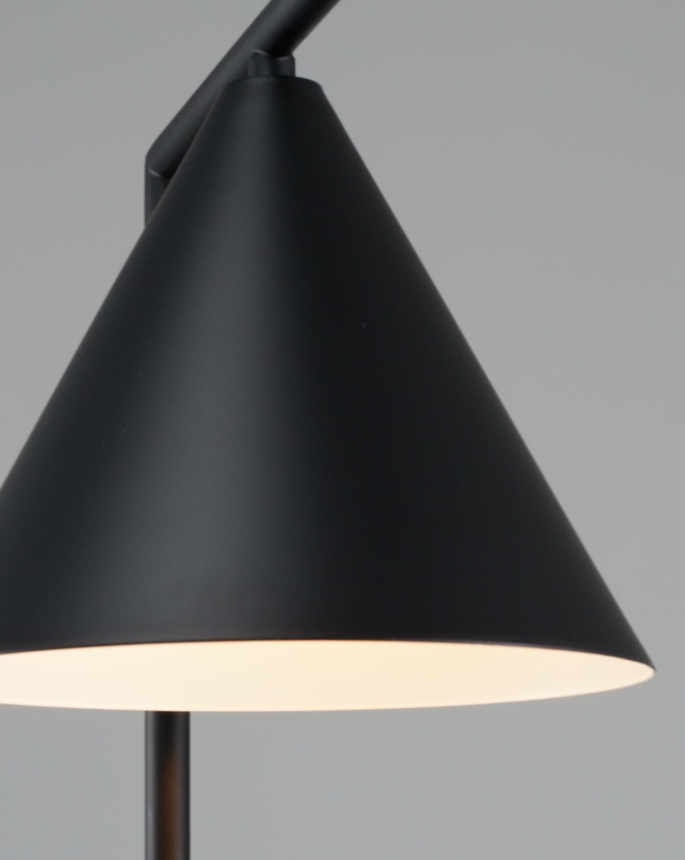 Настольная лампа Moderli V10516-1T Omaha