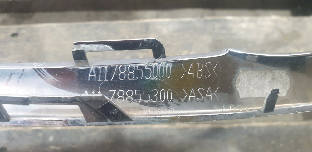 Молдинг переднего бампера Mercedes CLA (C117) 16-19 Б/У Оригинал A1178855000