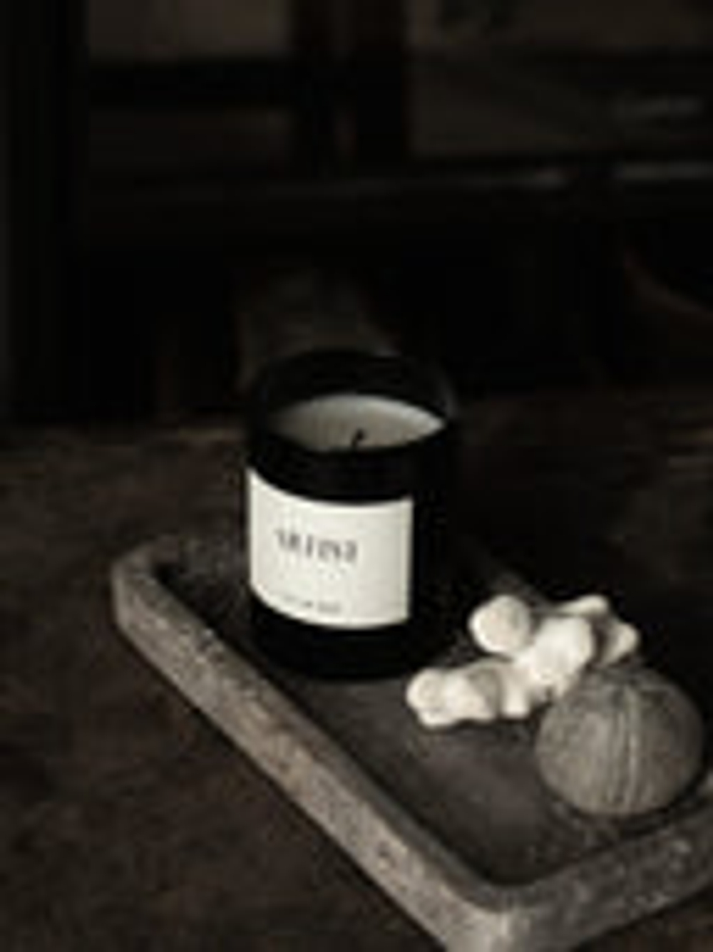 Аромасвеча Tell Me More Scented Candle, Artist