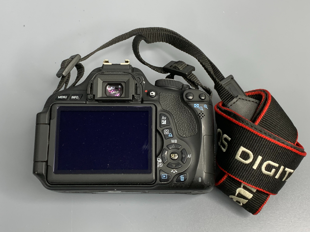 Canon EOS 600D kit 18-55mm IS ll 3.900 кадров