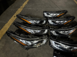Передняя LED фара на Toyota Highlander оригинальная