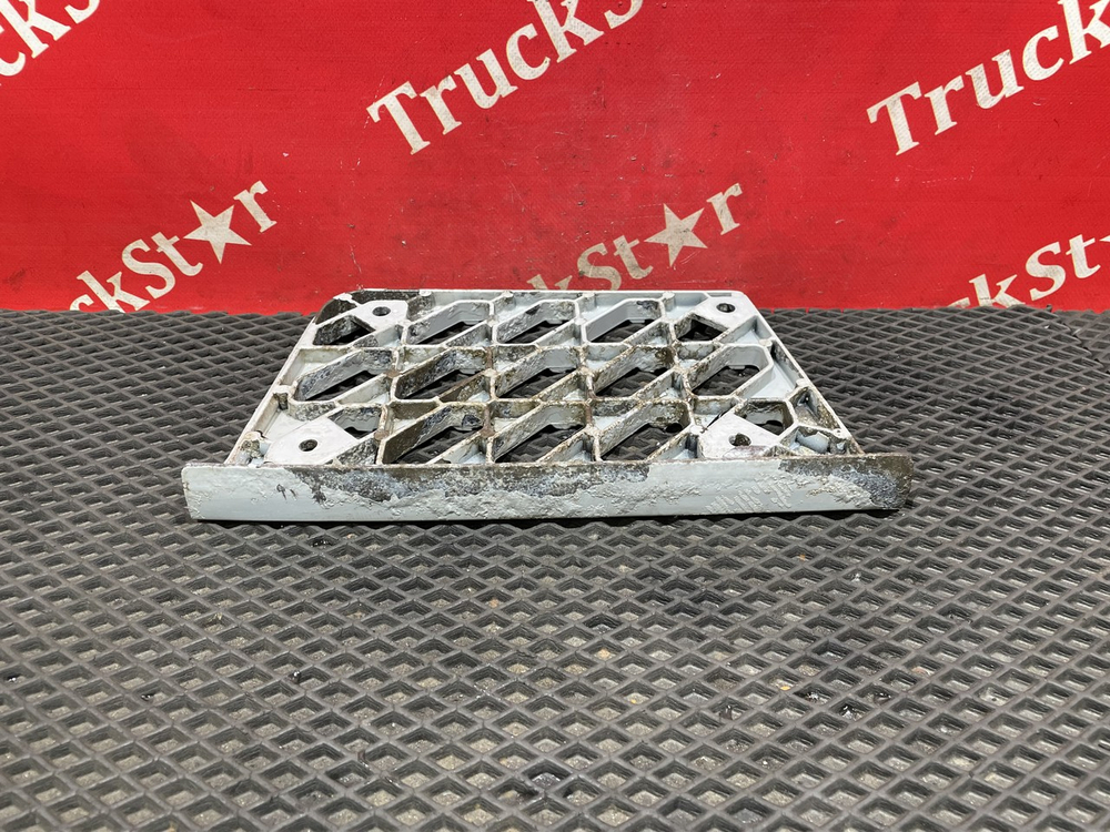 Площадка подножки правая 2023г.