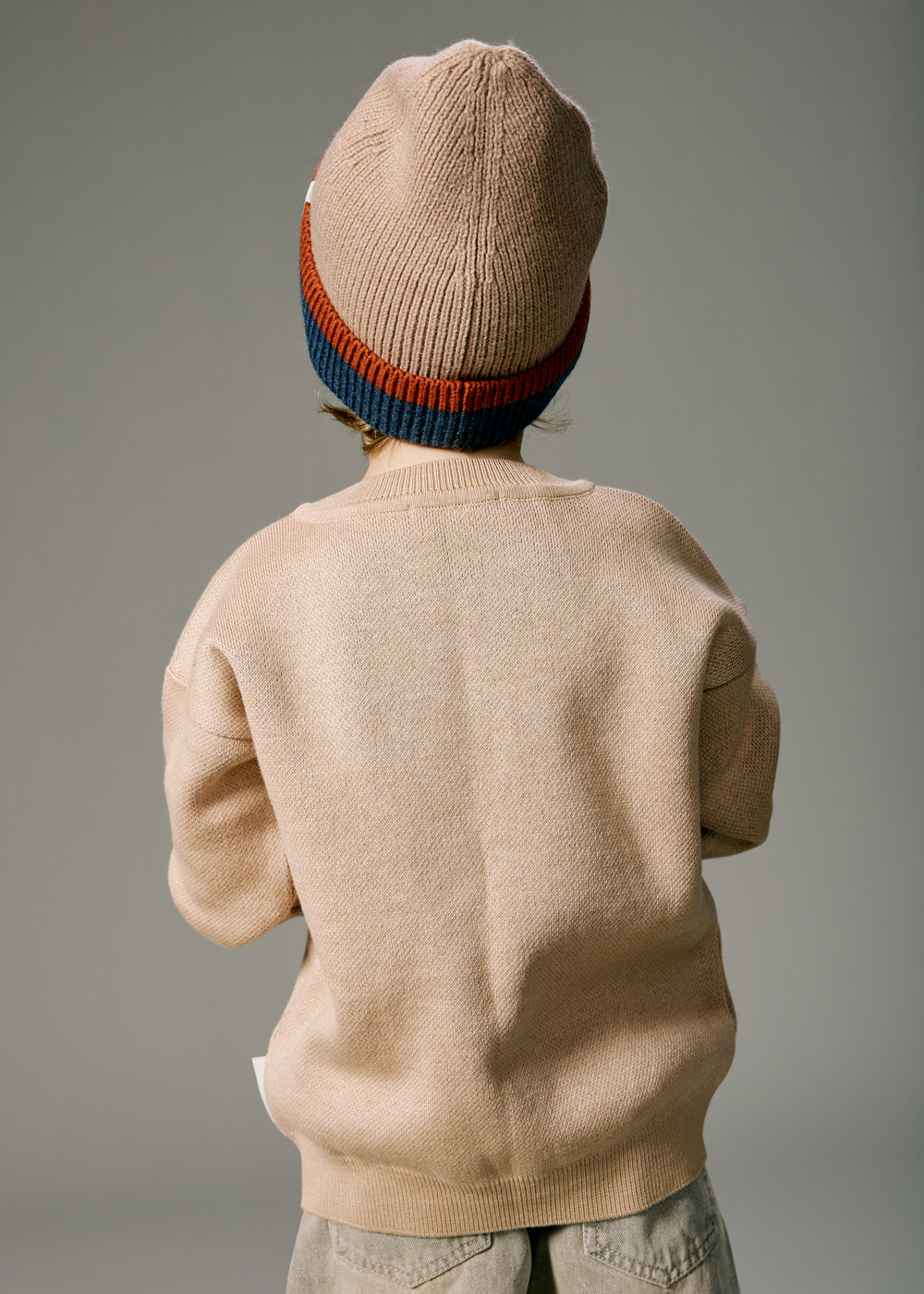 Шапка вязаная с отворотом (теплый беж + джинс)