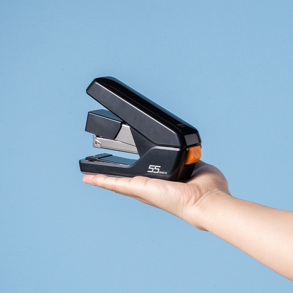 Степлер DELI до 55 листов, пластиковый корпус, облегченное нажатие (скобы №24/6, 26/6, 24/8), черный