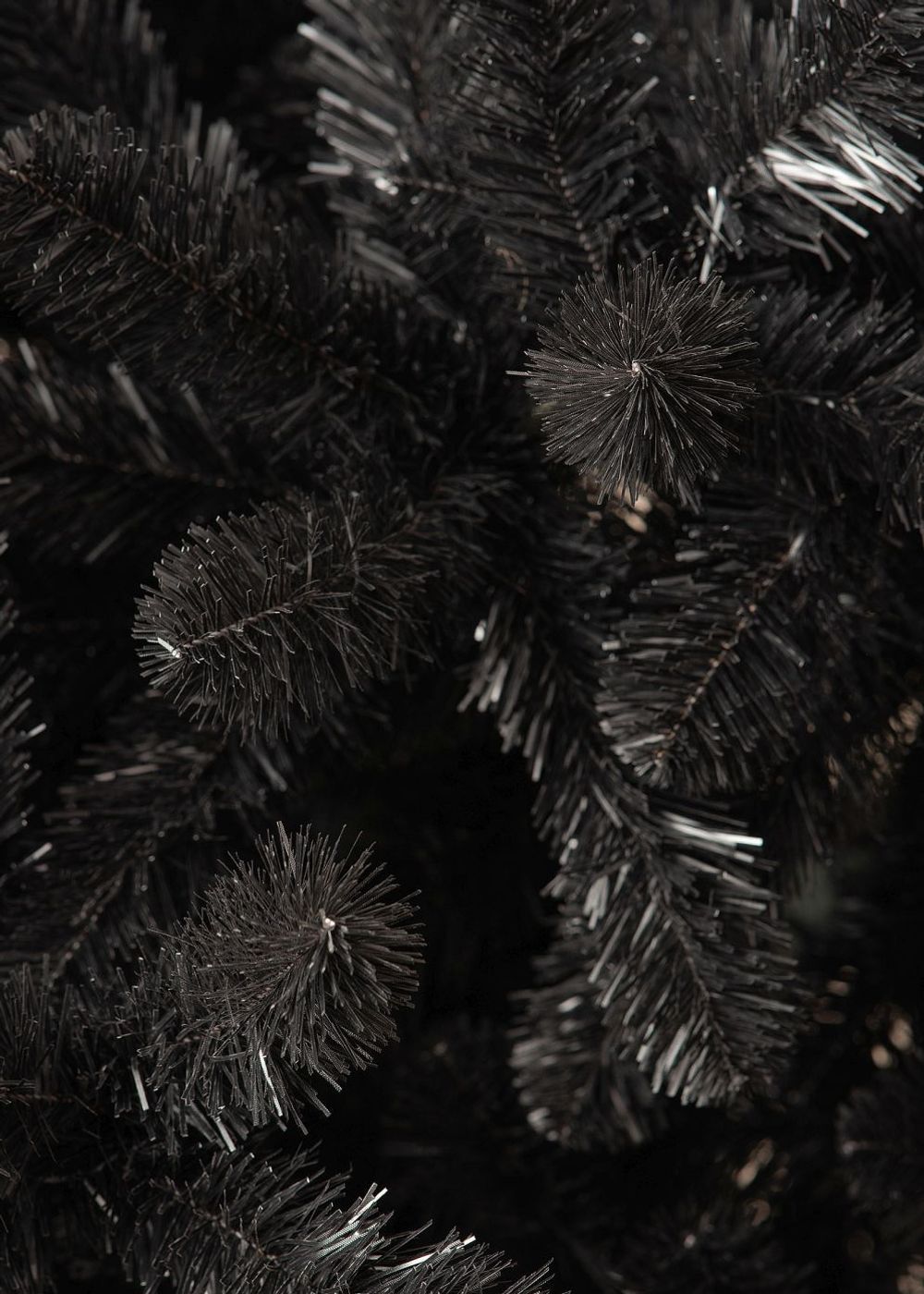 Искусственная черная елка «Чёрная жемчужина» 210 см / 2.1 м