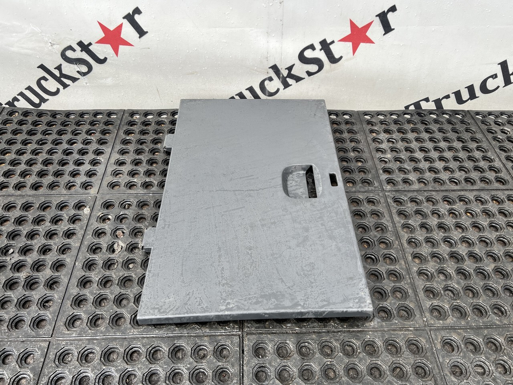 Крышка вещевого ящика 2023г