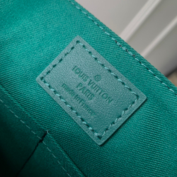 Louis Vuitton Takeoff Messenger