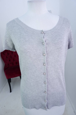 Джемпер базового оттенка, визуально на 48 размер