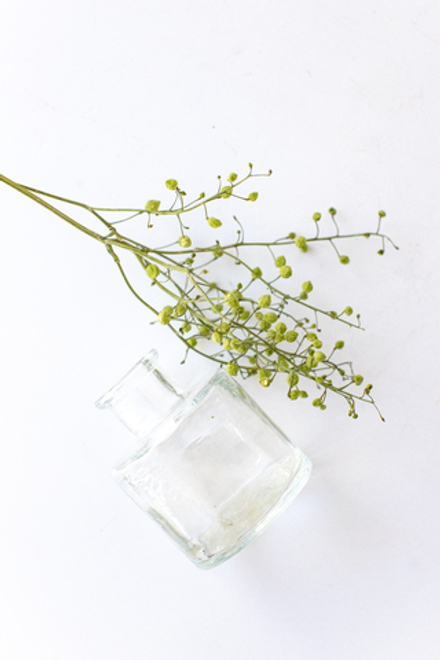 Стеклянная бутылочка низкая